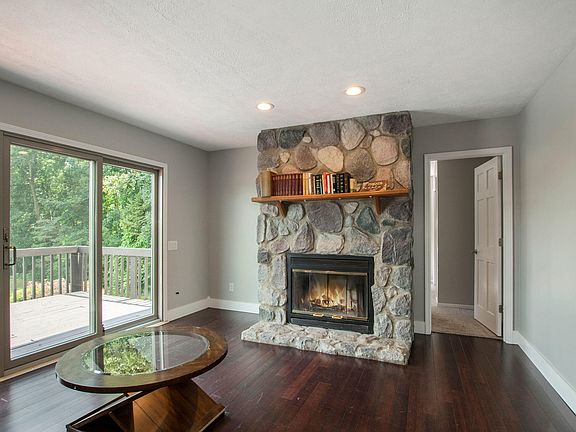 4th image of 3120 Kenyon Ln
