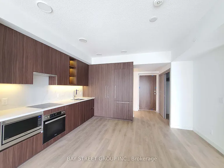 27 McMahon Dr #2209 — Photo 5