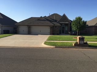 1401 NW 14th Pl, Moore, OK 73170