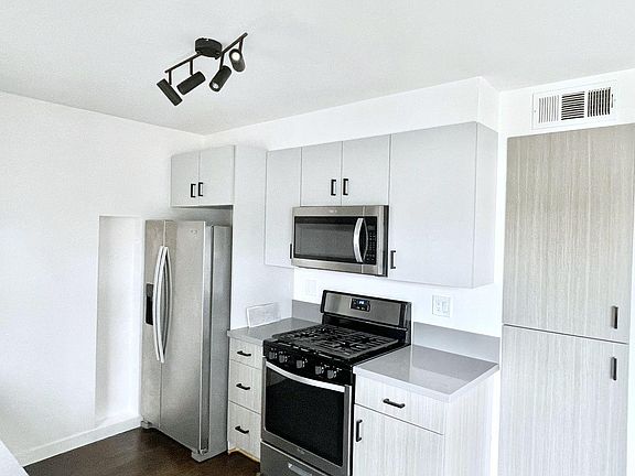 3rd image of 7916 Crenshaw Blvd #1