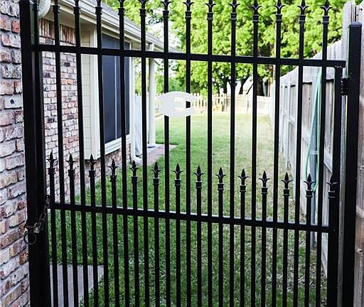2nd image of 804 Oak Dr
