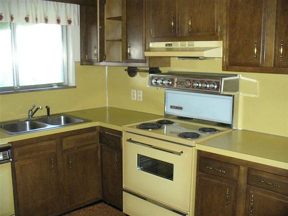 3rd image of 717 Buckingham Ave