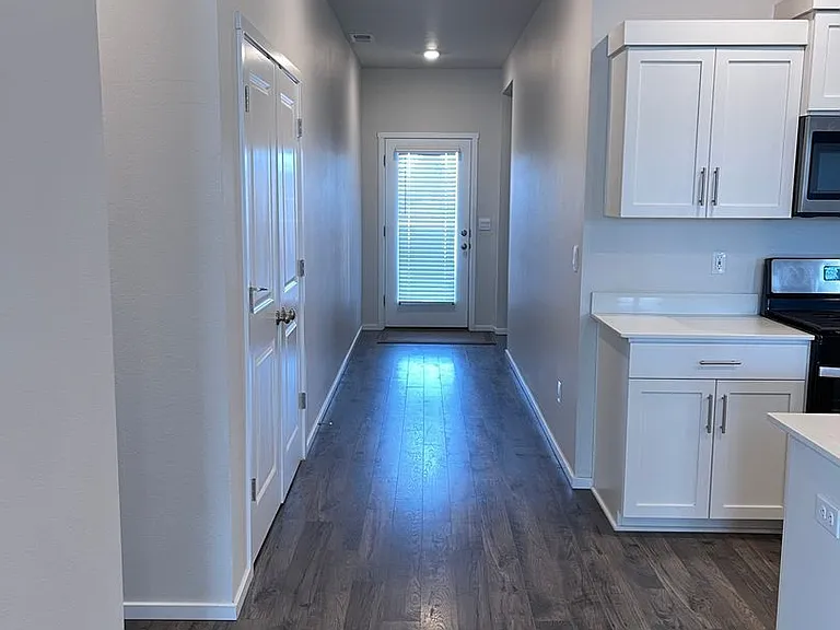 645 NE Union Loop — Photo 2