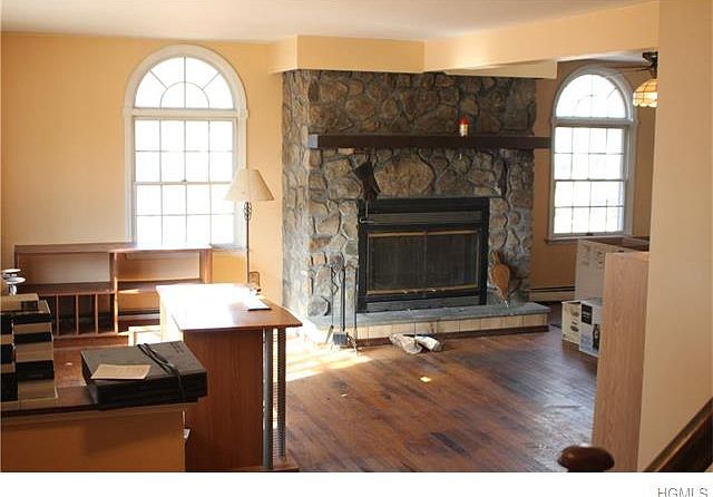 2nd image of 44 Lakeview Rd
