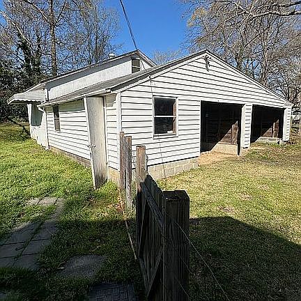 4th image of 421 S Ridge St