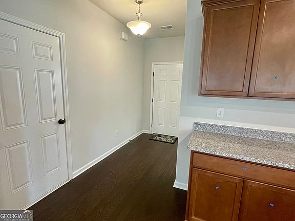 4th image of 308 Foxglove Way
