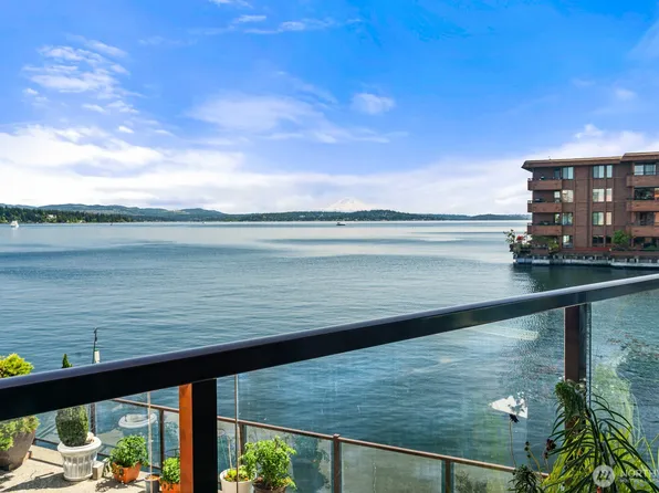 2360 43rd Avenue E #213, Seattle, WA 98112