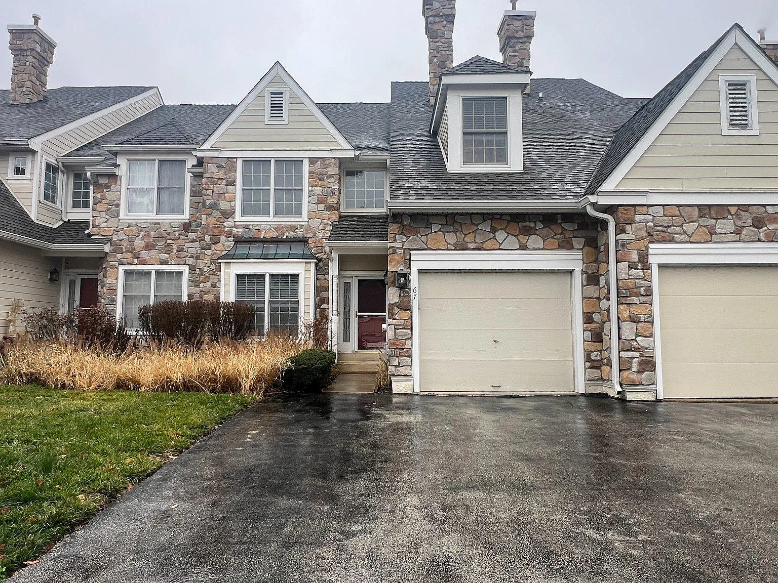 3 bed, 2.5 bath, 2080 sqft, $3,200 — Photo 1