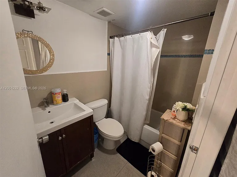 7025 Rue Granville #1 — Photo 15
