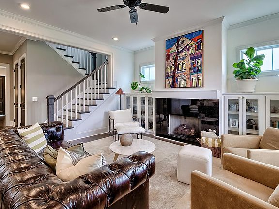 3rd image of 213 Coldwater Xing