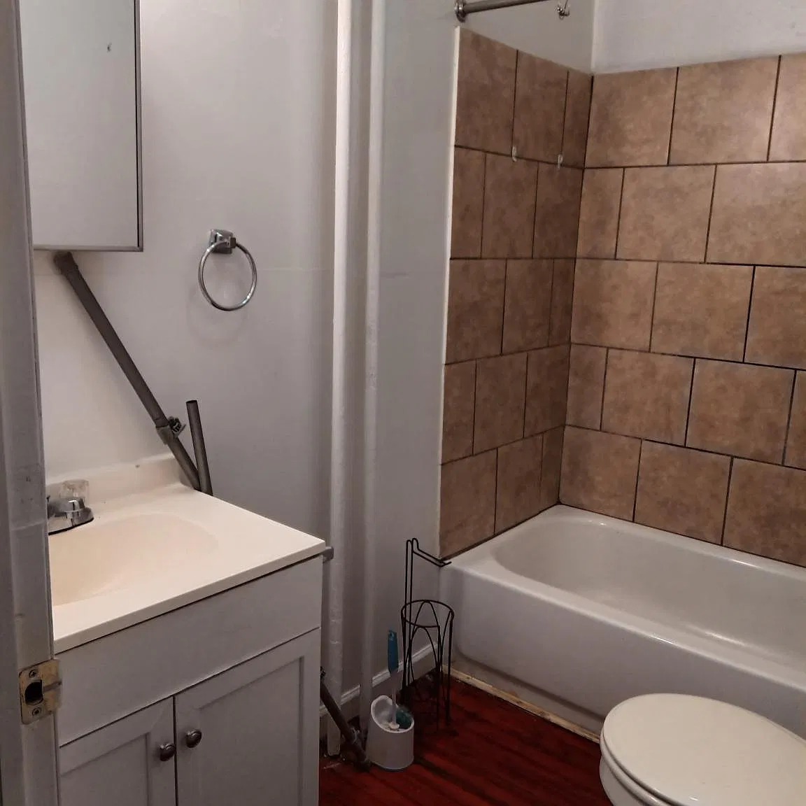 1 bed, 1.0 bath, 850 sqft, $925 — Photo 2