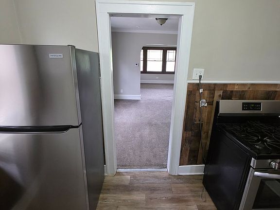 5th image of 1394 Larchmont Rd