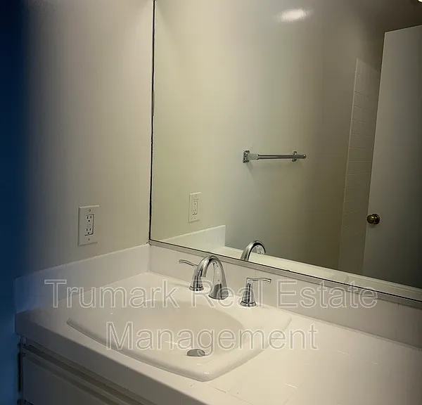 416 W Milford St #C — Photo 15