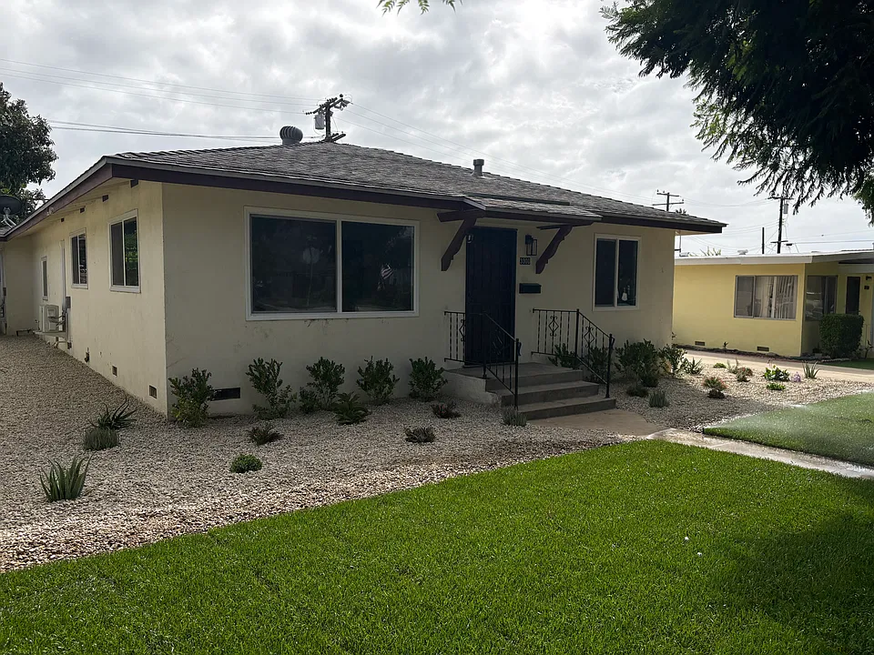 3300 San Luis St #3300