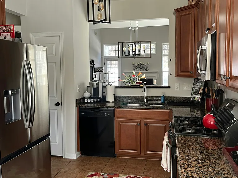 717 Prospect Ln — Photo 18