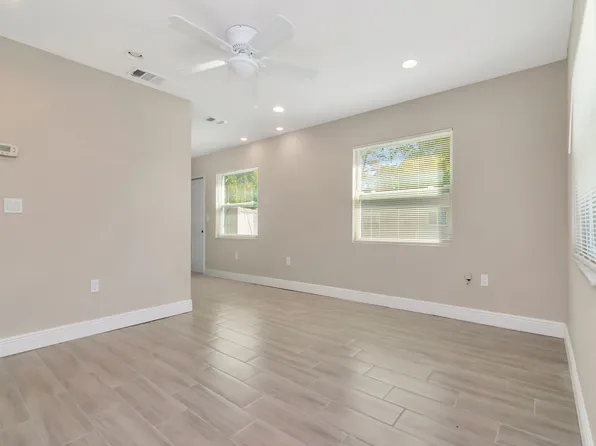 1207 62nd Ave E, Bradenton, FL 34203