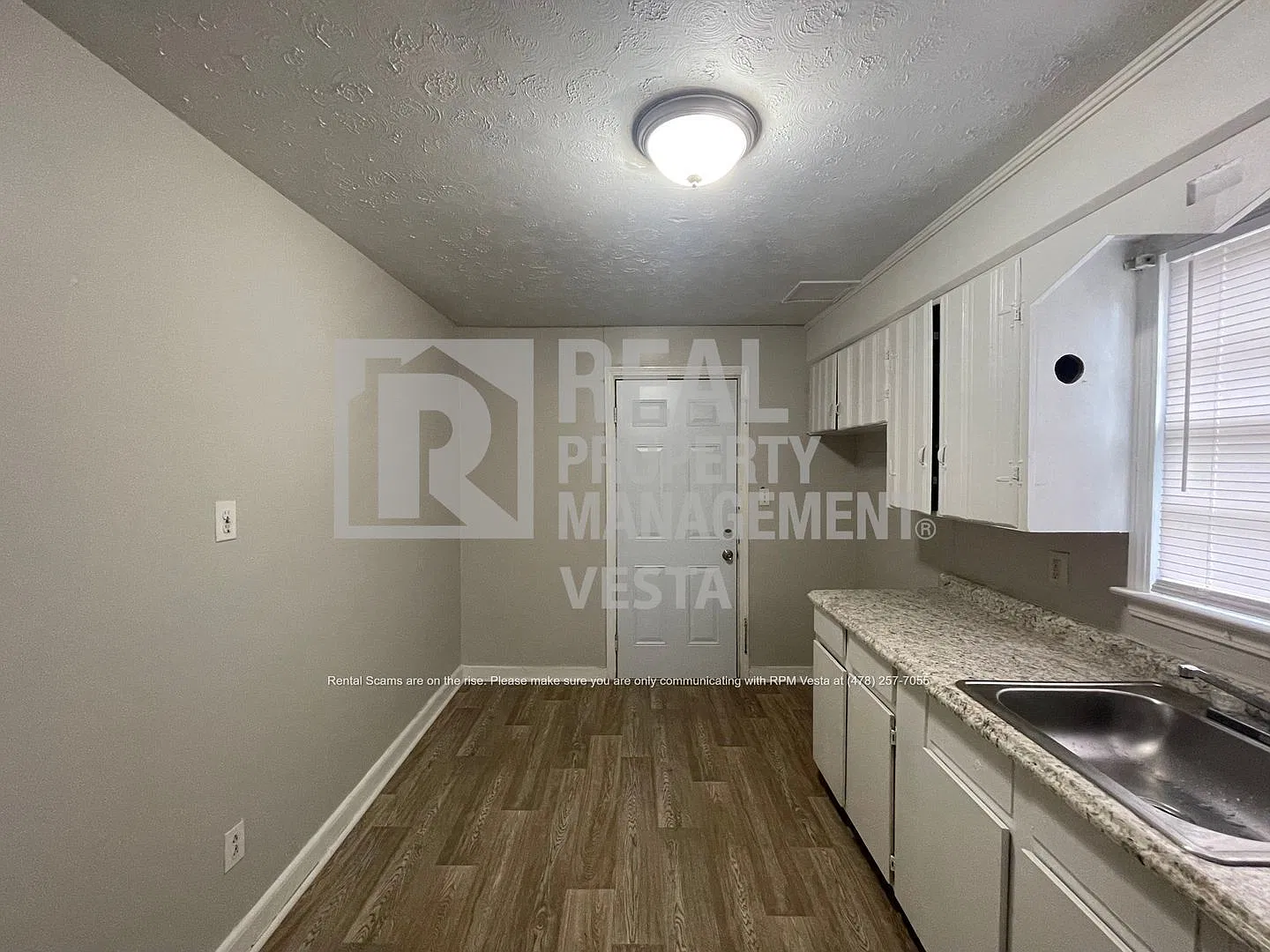 3 bed, 1.0 bath, 988 sqft, $950 — Photo 4