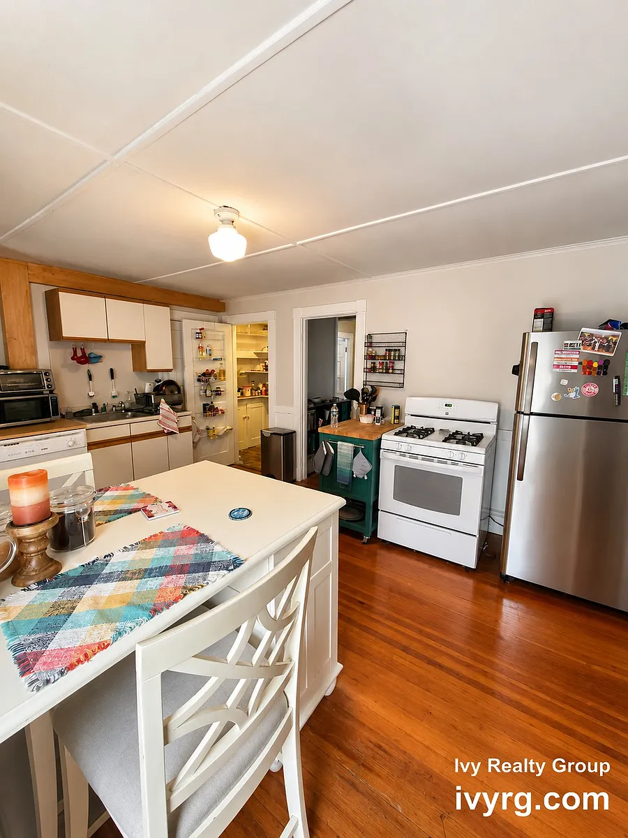 Building Photo - 46 Paulina St #3