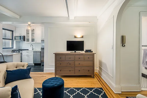 Sold by Compass | media 9