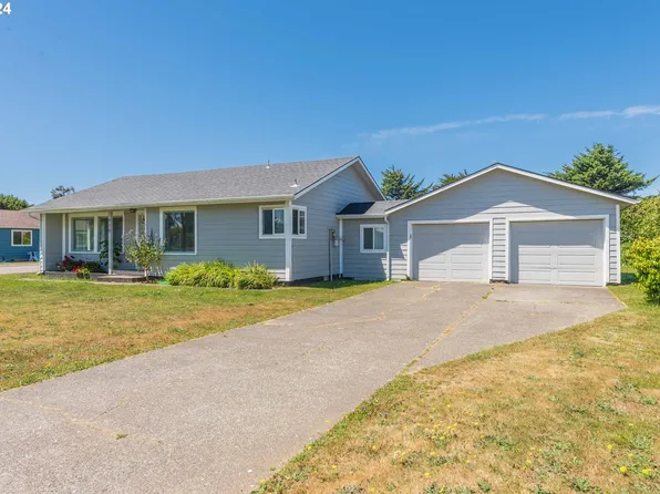910 Franklin Ave SW, Bandon, OR 97411