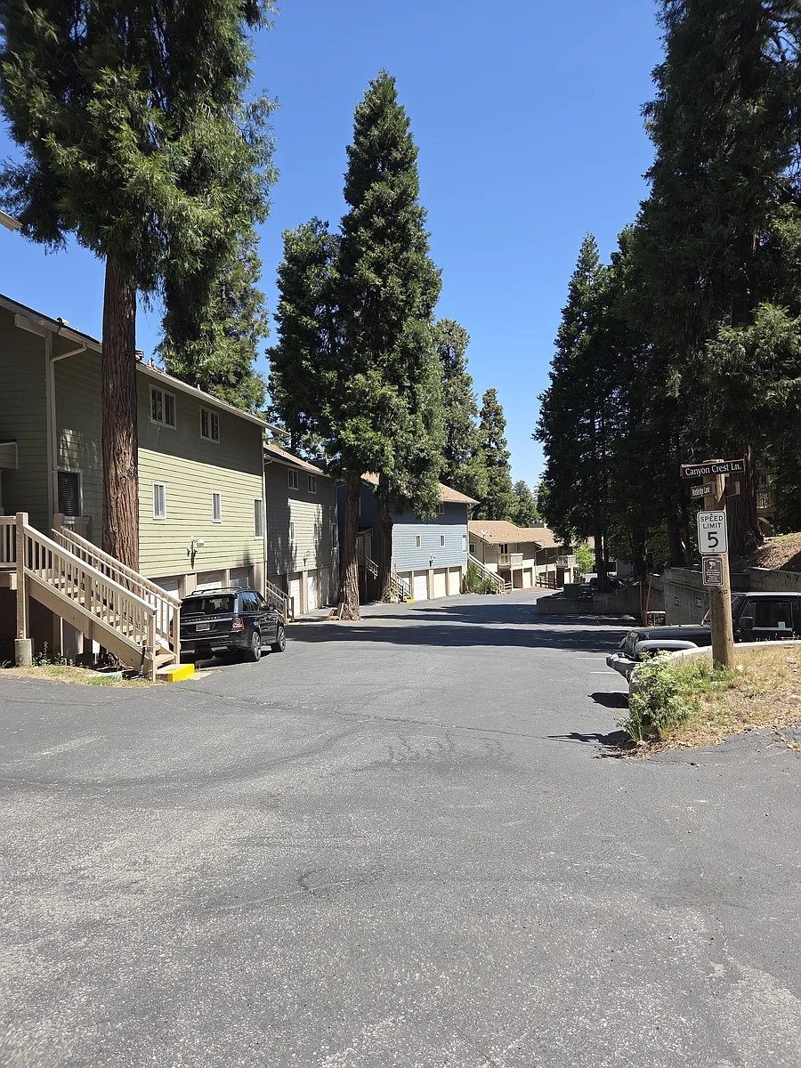 Building Photo - 112 Rockledge Ln