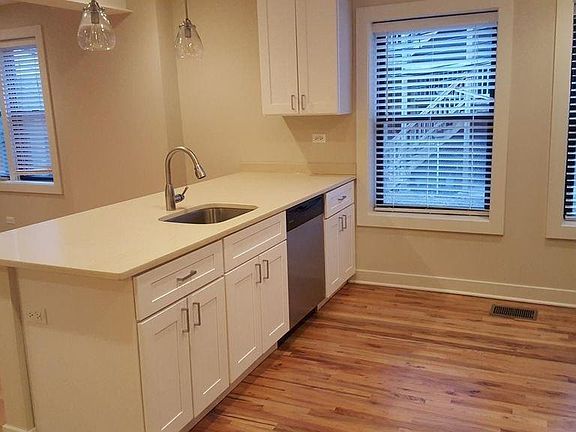 2nd image of 3604 N Lakewood Ave #302