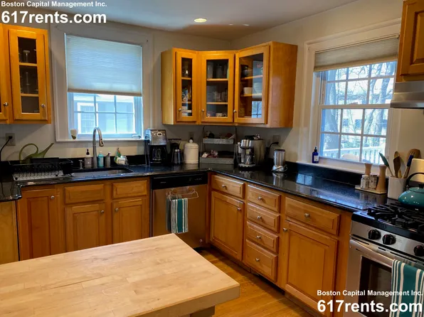 22 Cleveland Rd, Wellesley, MA 02481