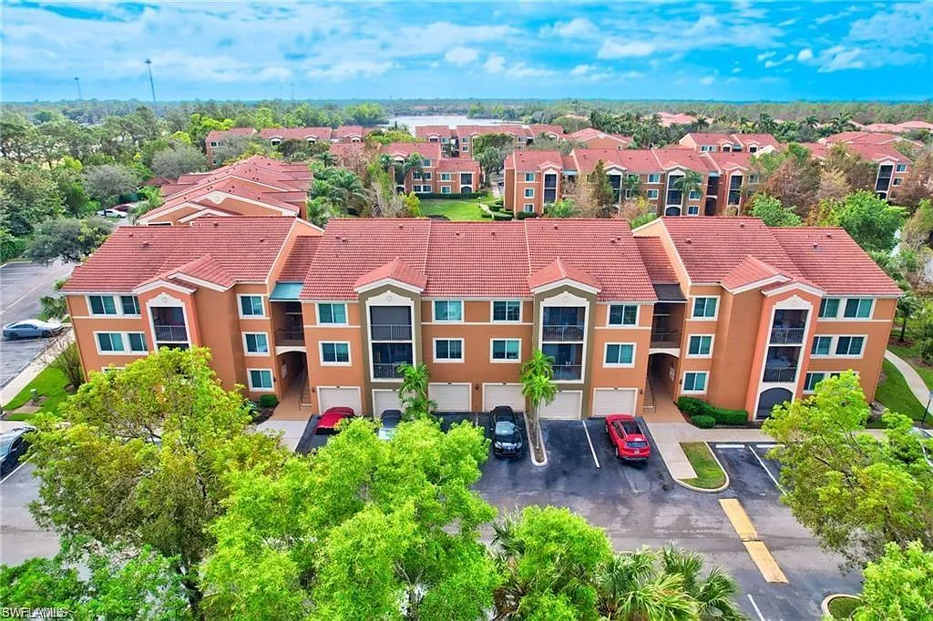 2 bed, 2.0 bath, 1059 sqft, $2,300 — Photo 1