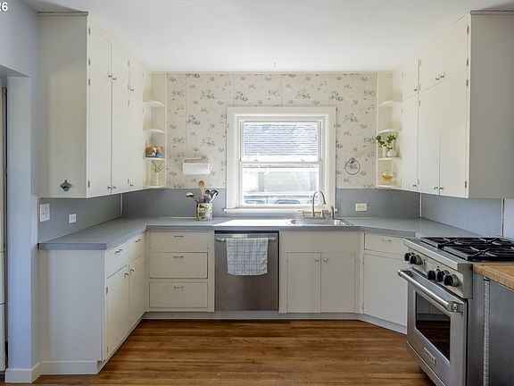 4th image of 7034 N Fenwick Ave