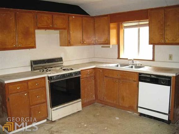 3rd image of 277 N Lake Dr