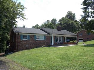 120 Shady Ln, Mount Airy, NC 27030