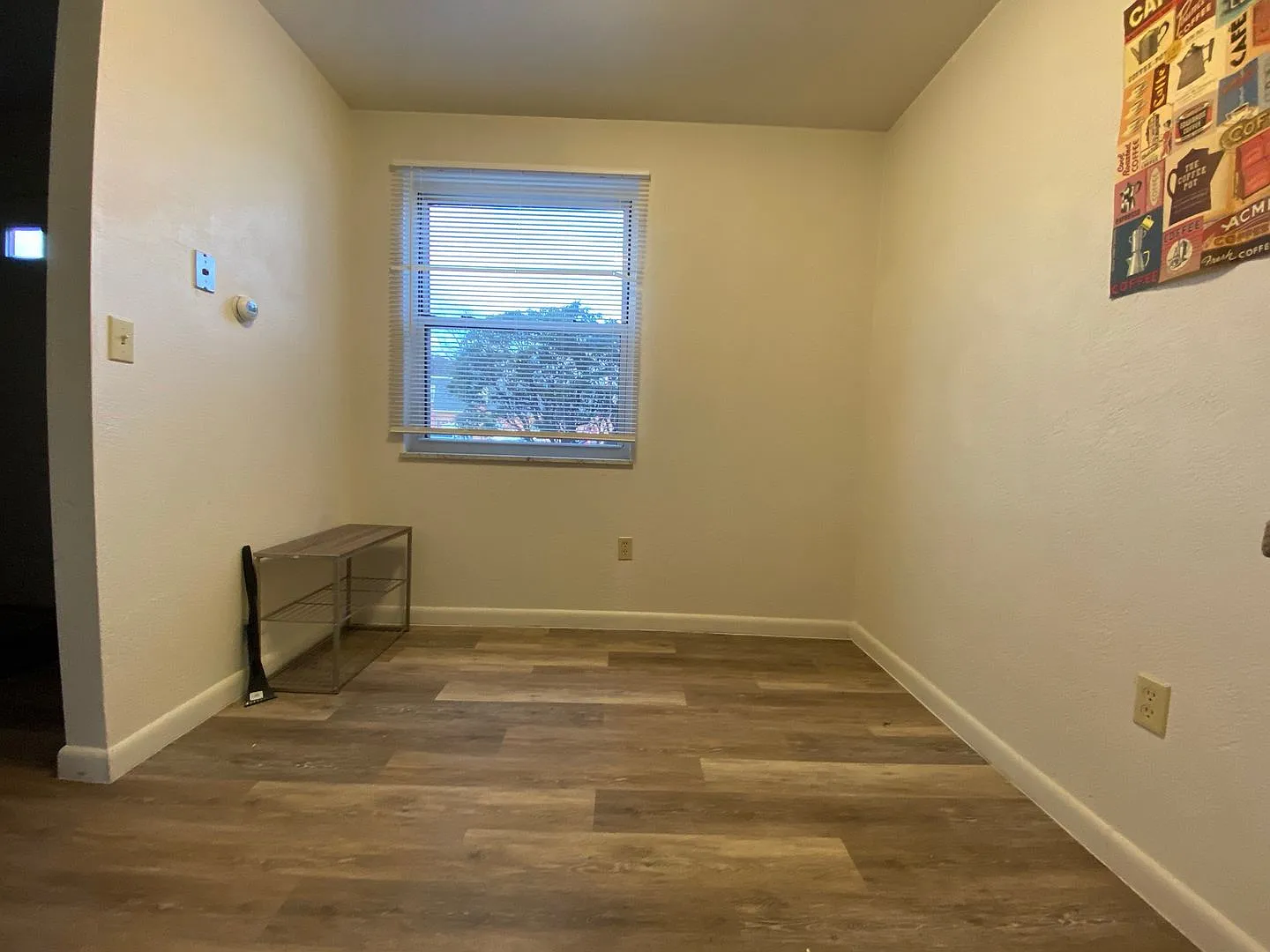 Beautiful Brick 2 BR Townhouse in Great Zelienople Location! Updated Kitchen with Quartz Counter-... — Photo 4