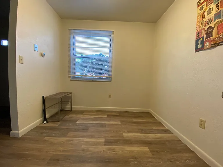 703 Hemlock Sq — Photo 4