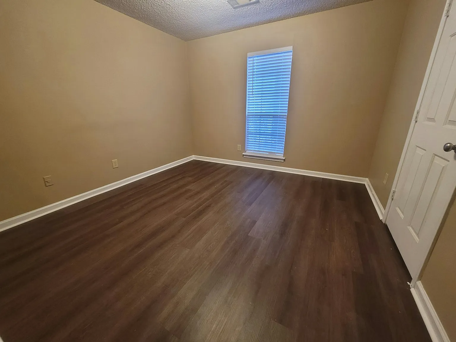 6915 Brady Hill Drive — Photo 3