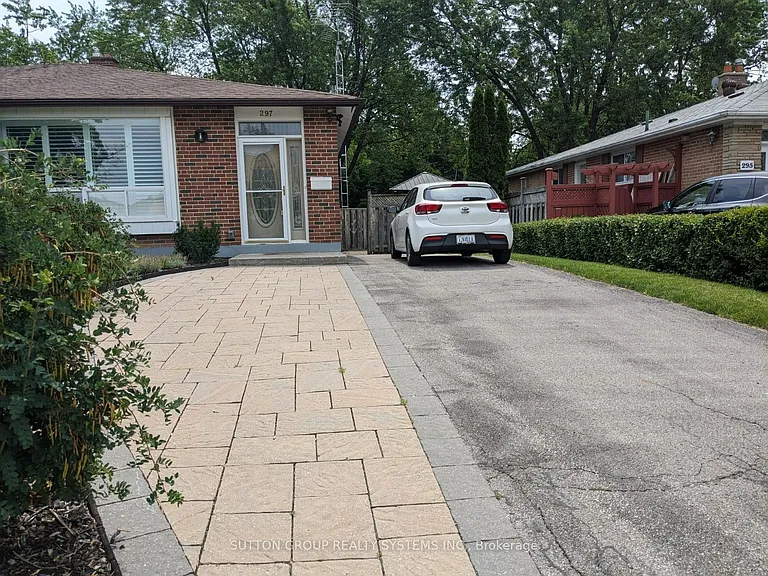297 Balmoral Dr — Photo 2