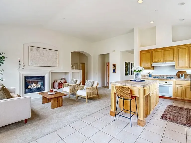 402 Dove Ln — Photo 13