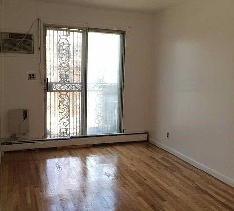 5th image of 9026 52nd Ave