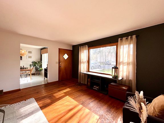4th image of 591 W 5th St