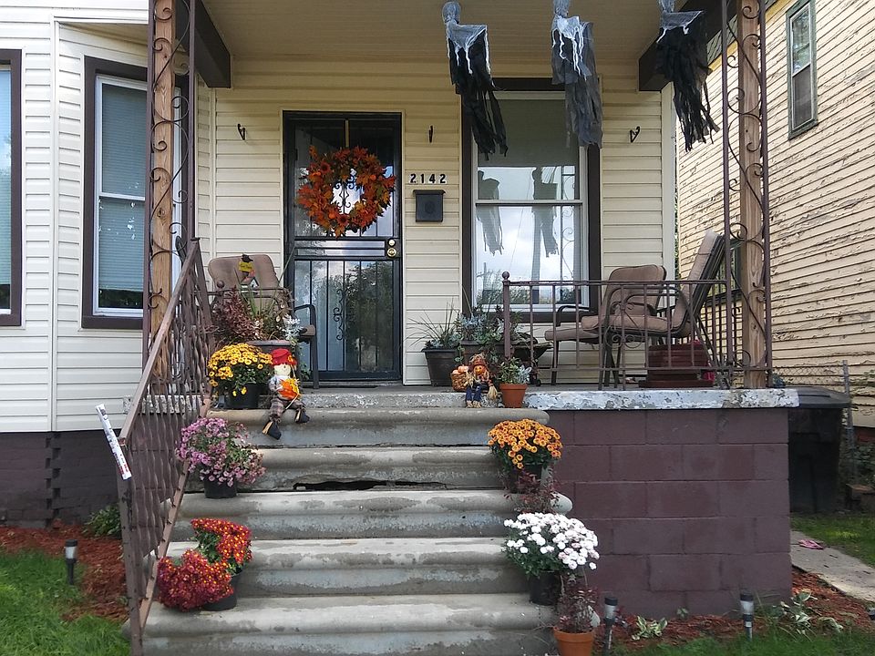 2nd image of 2142 Canton St