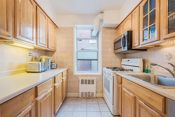 Sold by Winzone Realty Inc | media 6