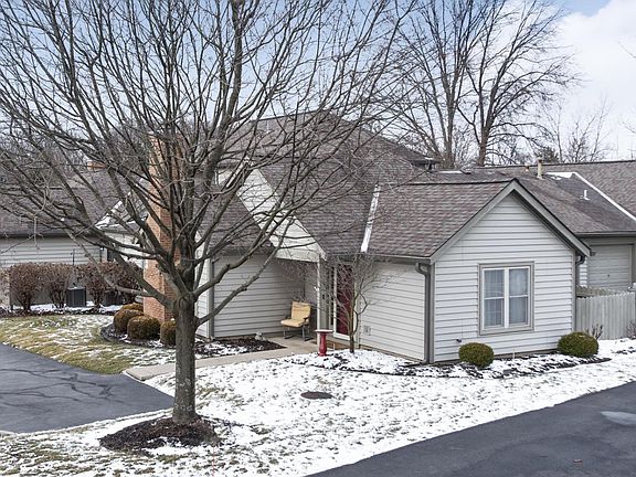 4th image of 222 Deer Cross Ln