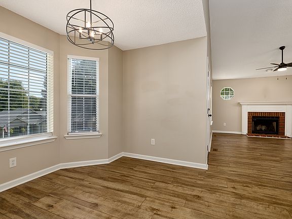 4th image of 244 Oak Valley Dr