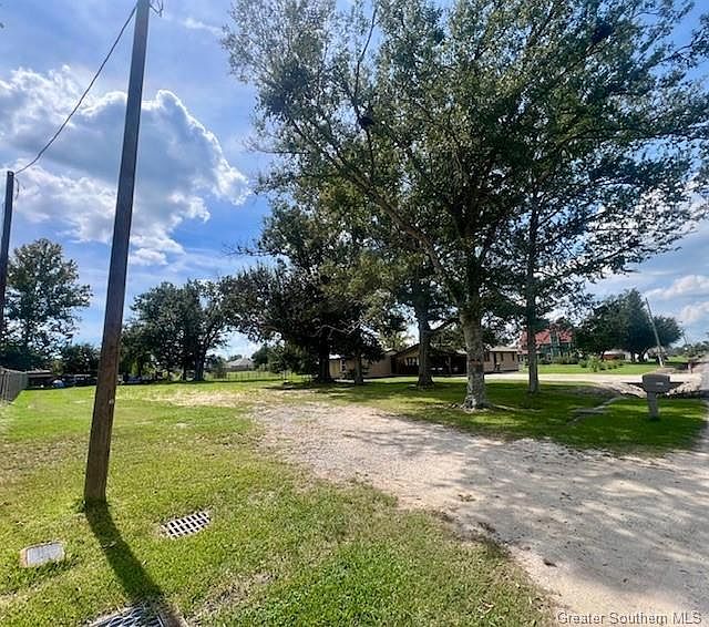2nd image of 3217 Benoit Rd