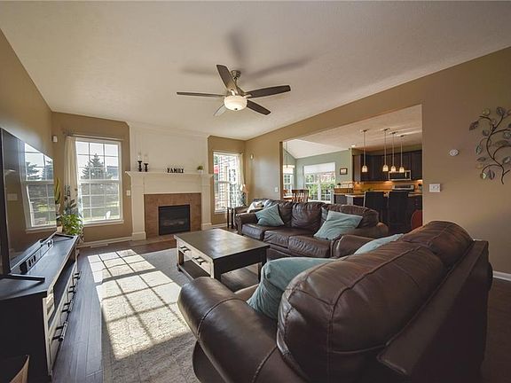 3rd image of 4019 Turnberry Dr