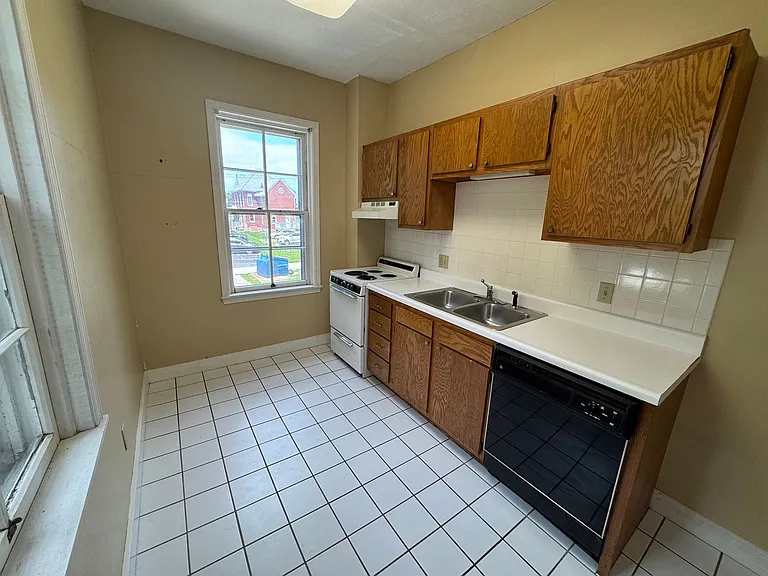1415 Hampshire St — Photo 16