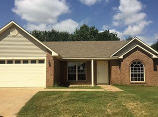 1 Plumbark Ct, Greenwood, AR 72936