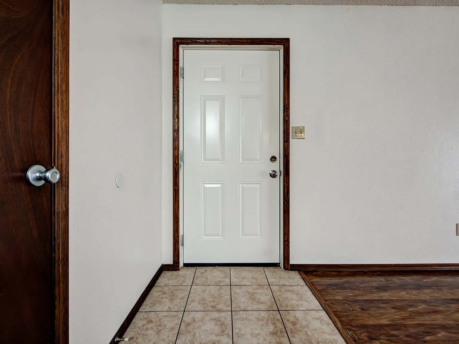 1315 Glen Oaks Court - 4 — Photo 3