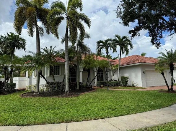 1302 NW 139th Ave, Pembroke Pines, FL 33028