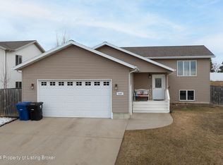 1492 4th Ave E, Dickinson, ND 58601