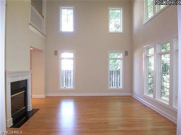 3rd image of 2497 Fairmount Blvd #10